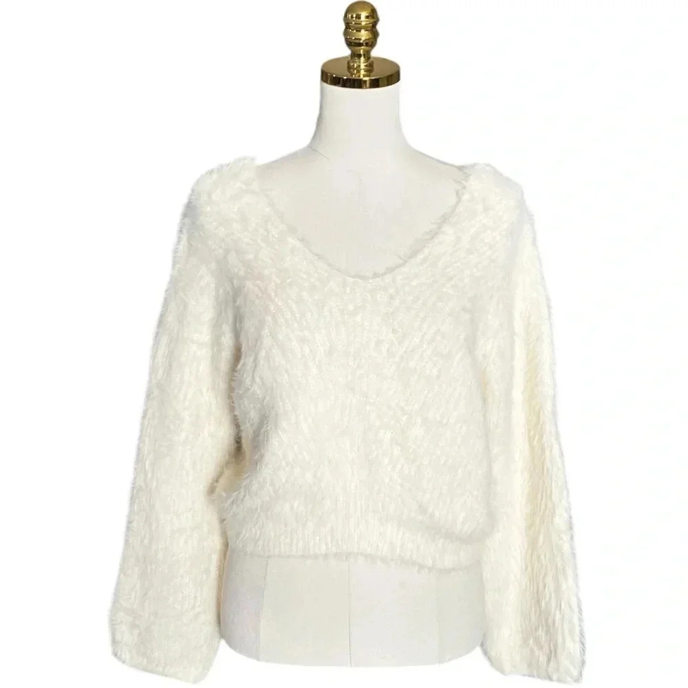 PRETTY LITTLE THING |Off White Fuzzy Knit Oversized Cropped V-neckSweater Size 0